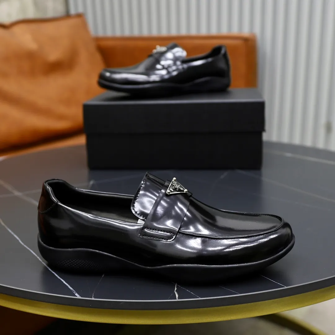 Men's shoes💰600💰Top original order Brand: PRADA (Prada) Standard code: Men's code 38/44 (45 can be customized) Grade: Same as the official website Material: Original cowhide surface, cowhide lining, original wear-resistant soft outsole Style category: Business casual slip-on shoes, young fashion, European and American trends, British style Color: actual picture color